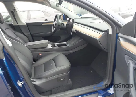 2025 Tesla Model Y Long Range Dual Motor Rear-Wheel Drive from USA, damaged, VIN 7SAYGDED2SA376575